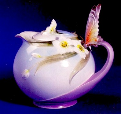  Yeşil Yaprakların Suyla Tavına Geldiği Leziz İçecek Çay